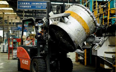 The aluminum smelting process ensures precise melting of raw materials, a critical step in producing high-quality aluminum alloys for industries like automotive, aerospace, and manufacturing. This rigorous procedure guarantees material consistency and performance excellence.