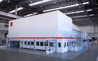 By joining Wheelsboy EV Tour 2026, participants can step into Xiaomi’s stamping workshop to see high-speed automated press lines in action, where precision tooling and balanced stamping processes shape the iconic flowing body curves of the Xiaomi SU7.
